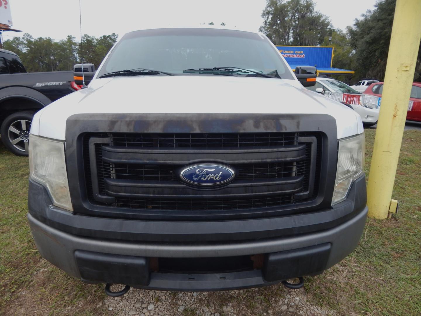 2013 White /Gray Ford F-150 FX4 SuperCab 6.5-ft. Bed 4WD (1FTEX1EM6DF) with an 3.7L V6 DOHC 24V engine, 6-Speed Automatic transmission, located at 3120 W Tennessee St, Tallahassee, FL, 32304-1002, (850) 575-6702, 30.458841, -84.349648 - Used Car Supermarket is proud to present you with this loaded immaculate 2013 Ford F150 XL Supercab 4x4 with low miles. Used Car Supermarket prides itself in offering you the finest pre-owned vehicle in Tallahassee. Used Car Supermarket has been locally family owned and operated for over 48 years. O - Photo#2